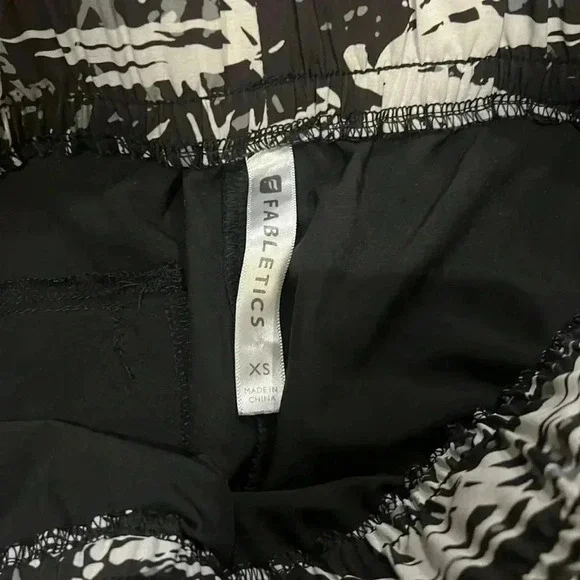(37)Fabletics pants - Picture 3 of 3